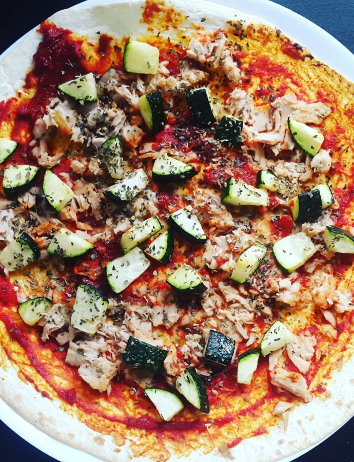 Snelle pizza’s van tortillawraps met tonijn en courgette