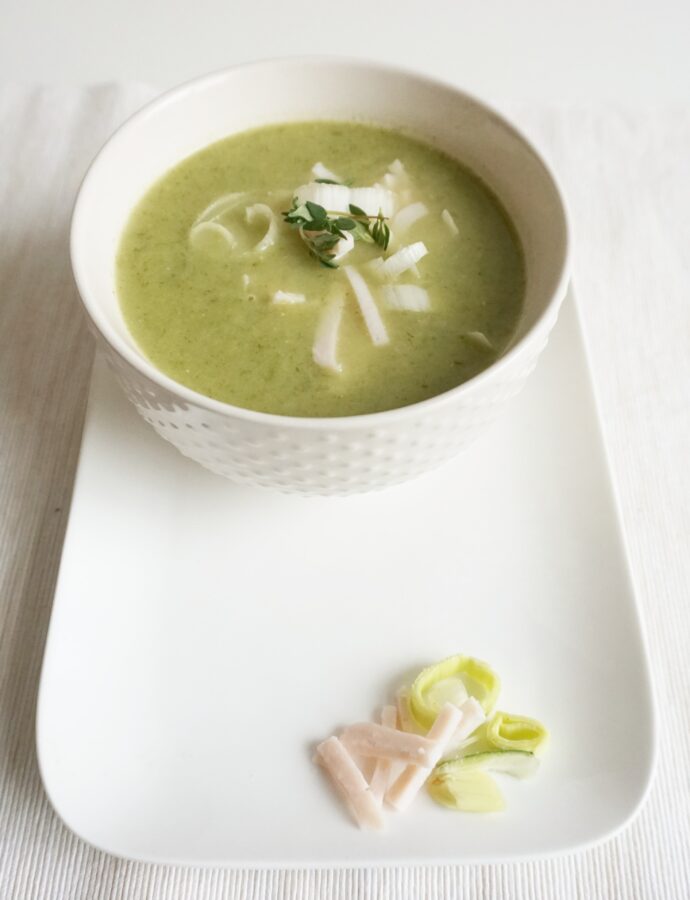 Romige preisoep met kip en tijm