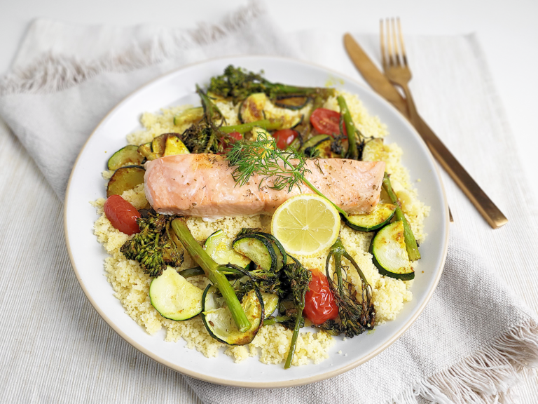 Couscous met zalm en groente uit de oven met ras el hanout