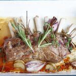 Lamsrack uit de oven met rozemarijn en ui