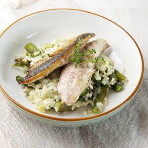 Risotto met groene asperges en makreel