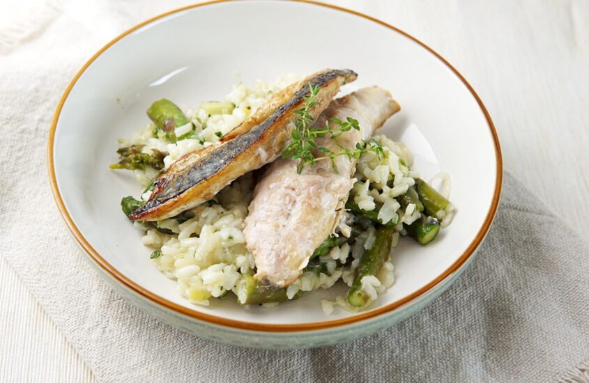 Risotto met groene asperges en makreel