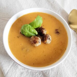 Tomaten paprikasoep met balletjes