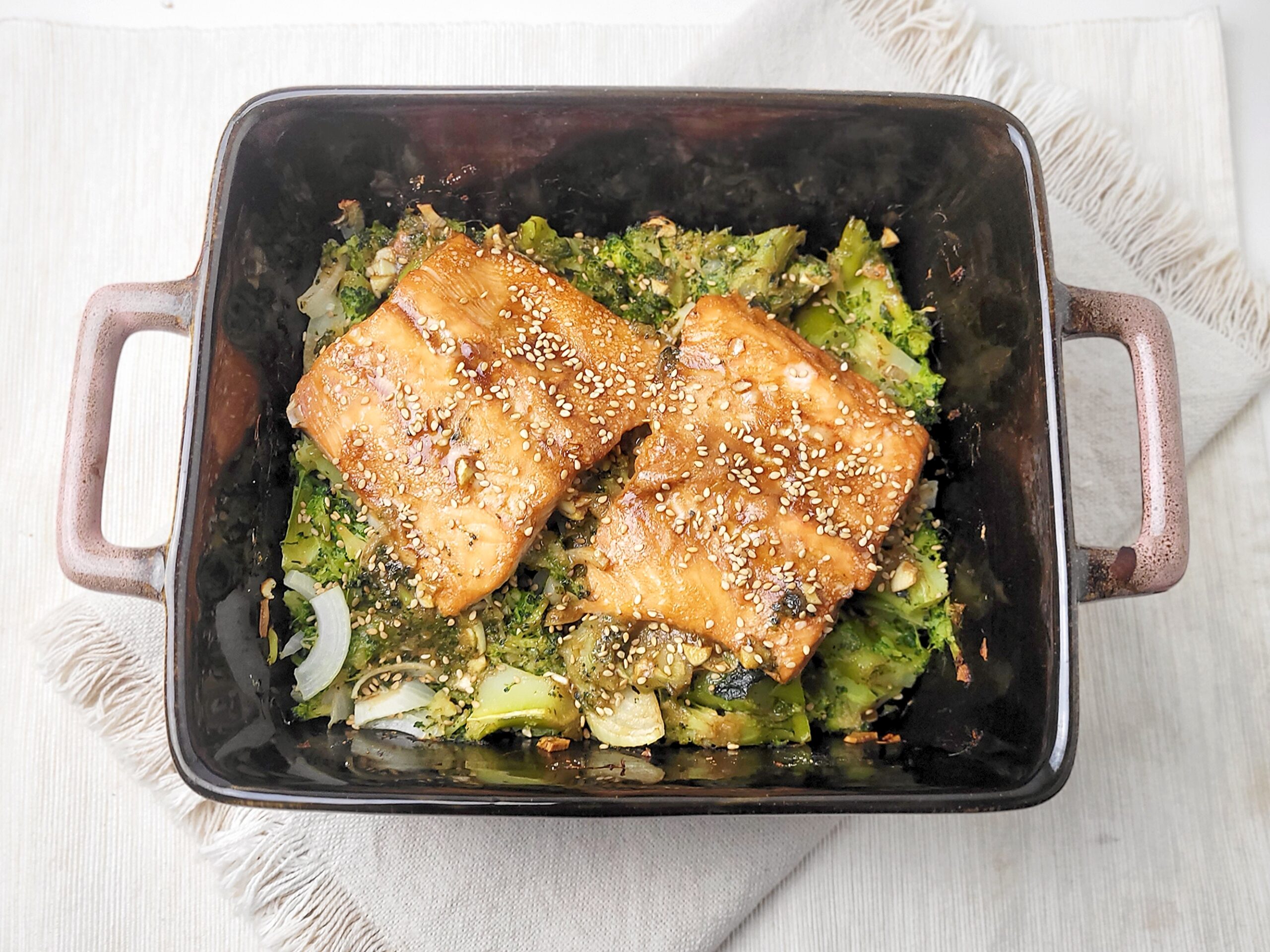 Aziatische zalm en broccoli uit de oven