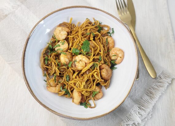 Surinaamse bami met garnalen