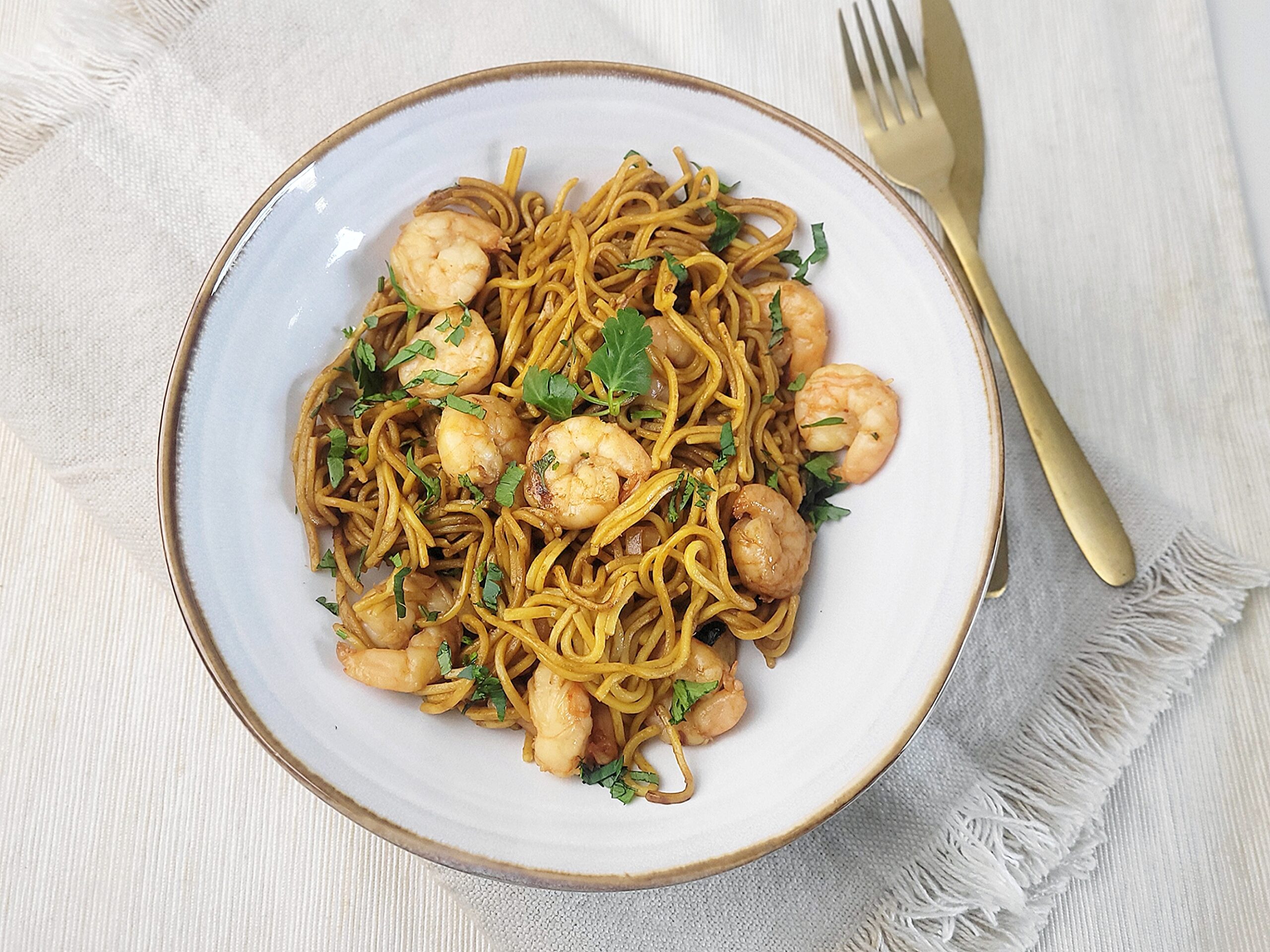 Surinaamse bami met garnalen
