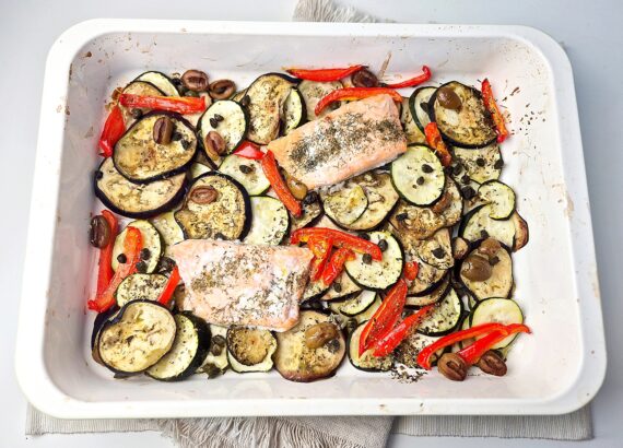 Mediterraanse ovenschotel met zalm