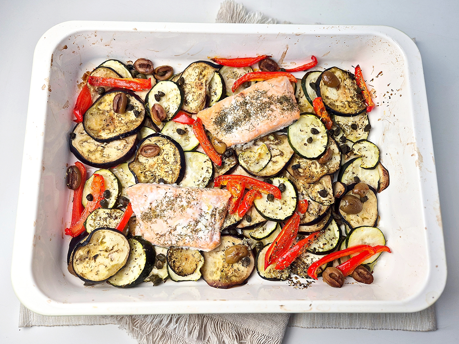 Mediterraanse ovenschotel met zalm