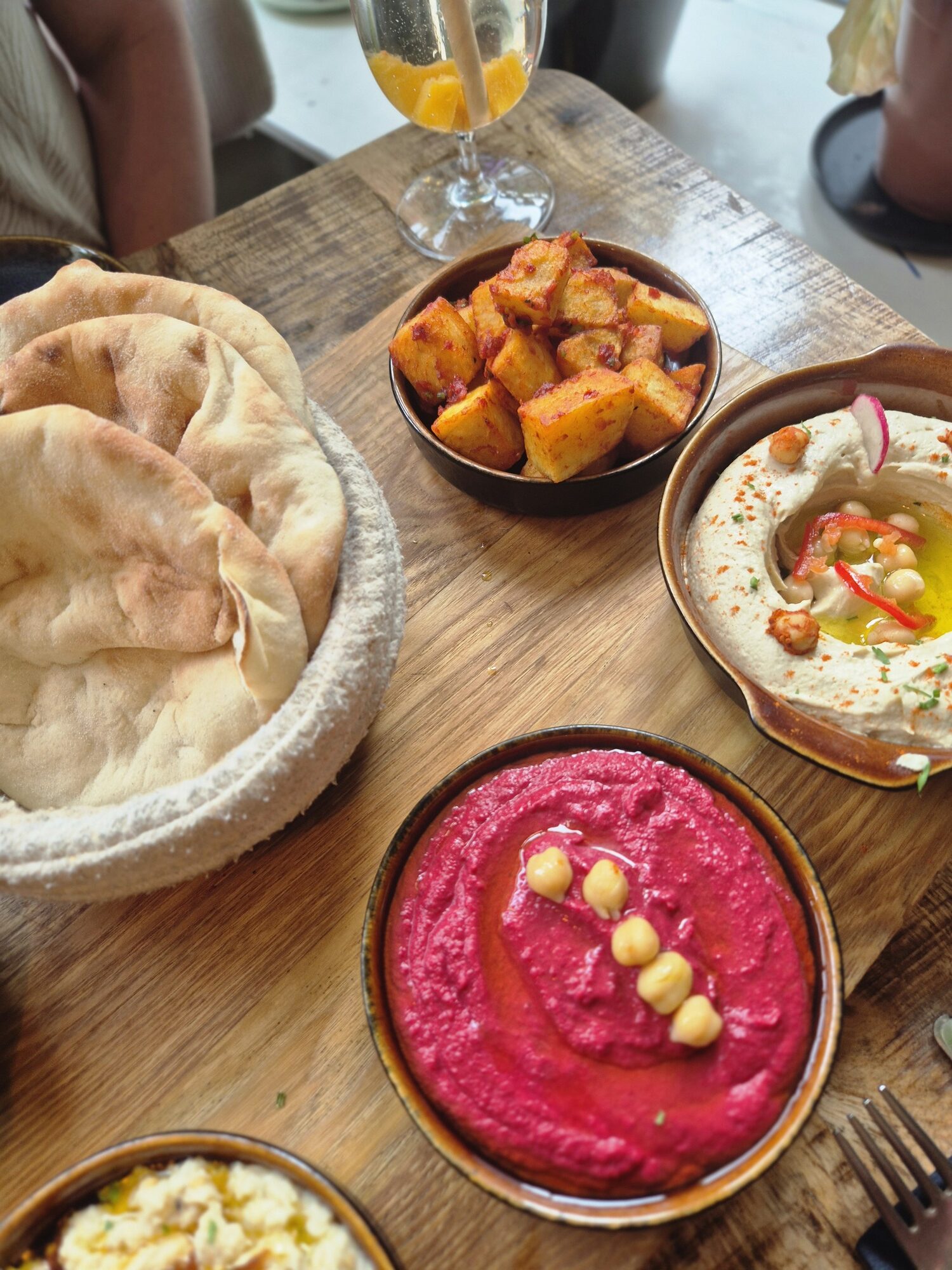 Eten bij Bustan met Midden-Oosters en internationale invloeden