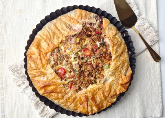 Loempiataart met kipgehakt en filodeeg
