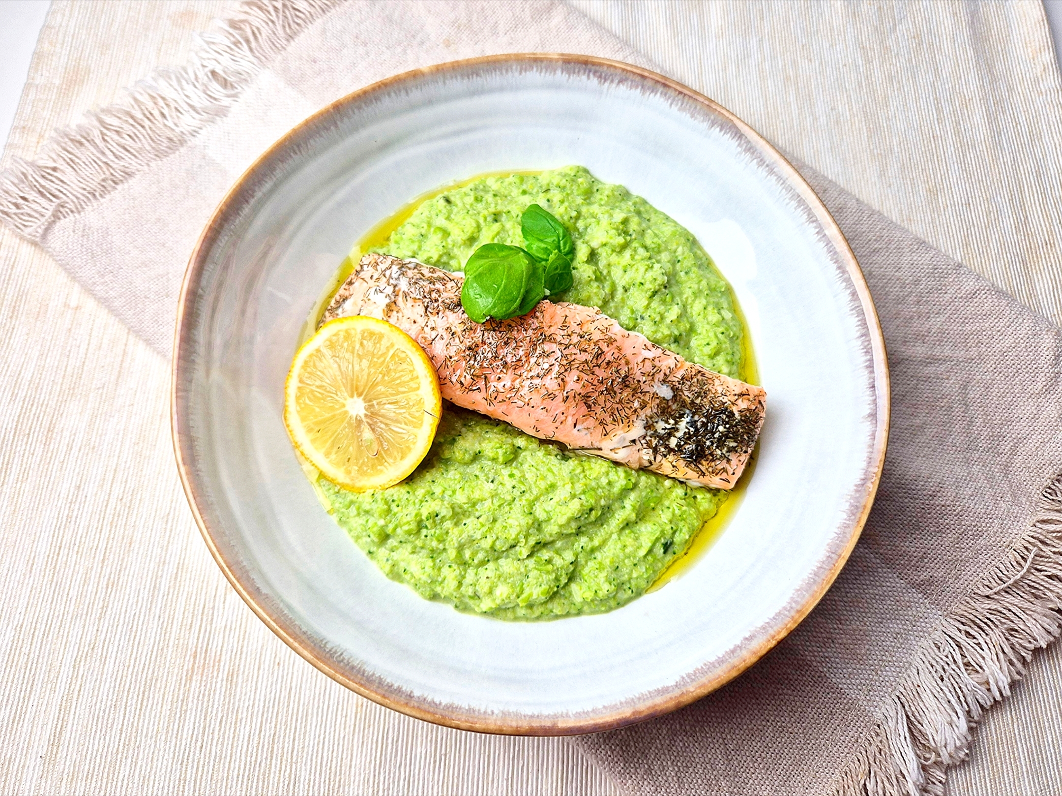 Doperwten- broccolipuree en zalm