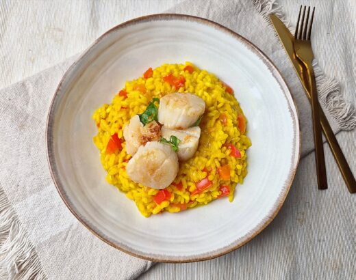 Saffraanrisotto met gegrilde coquilles