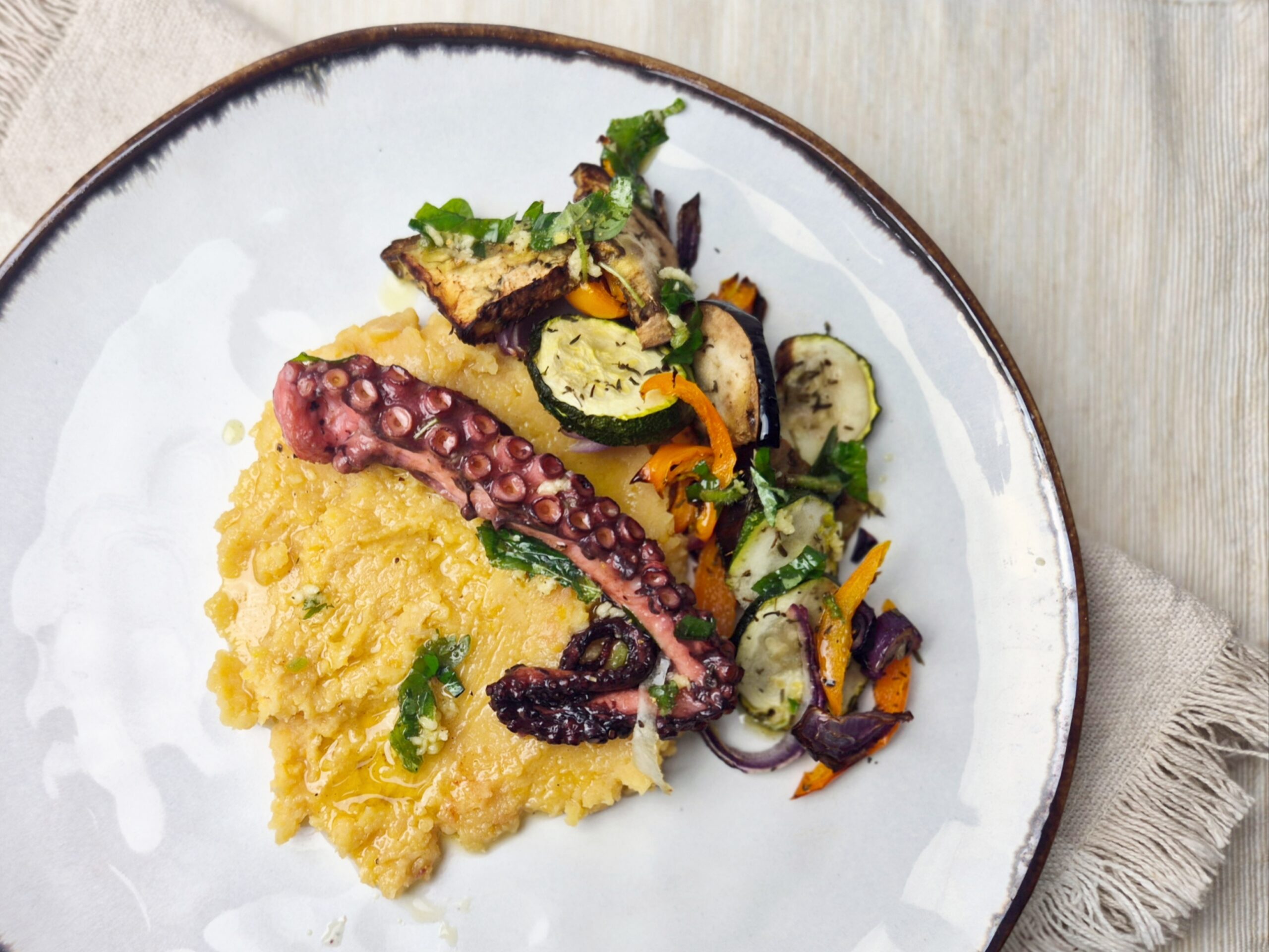 Gegrilde octopus met fava