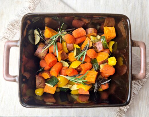Groente uit de oven met honing en rozemarijn