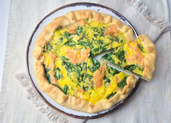 Quiche met gerookte zalm en spinazie
