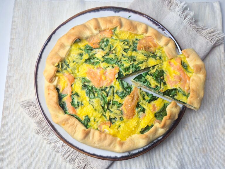 Quiche met gerookte zalm en spinazie