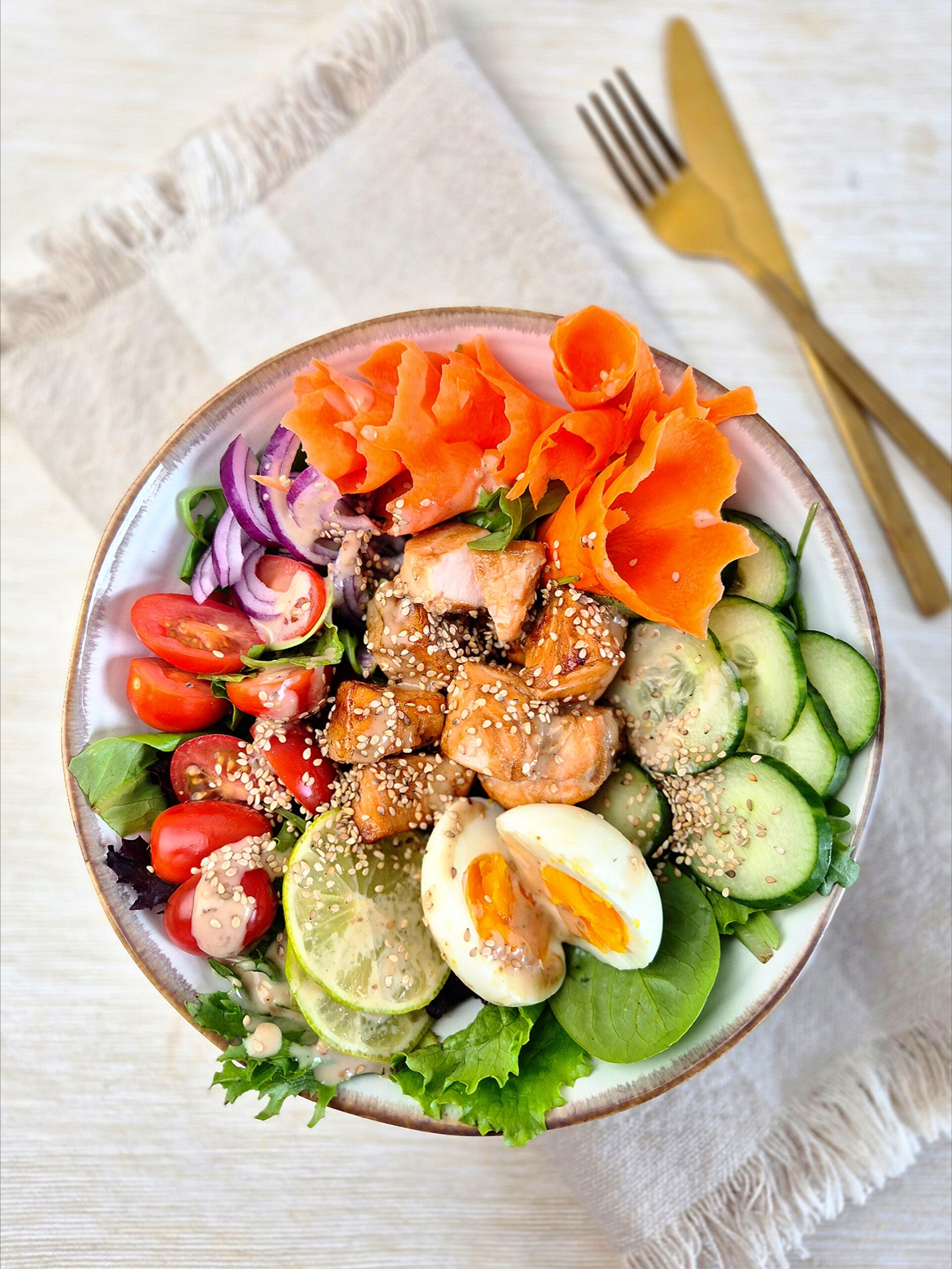 Salade met teriyaki zalm