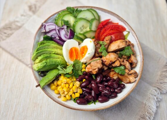 Mexicaanse salade met kip en bonen