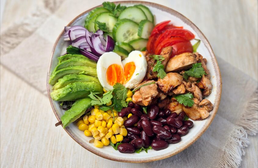 Mexicaanse salade met kip en bonen