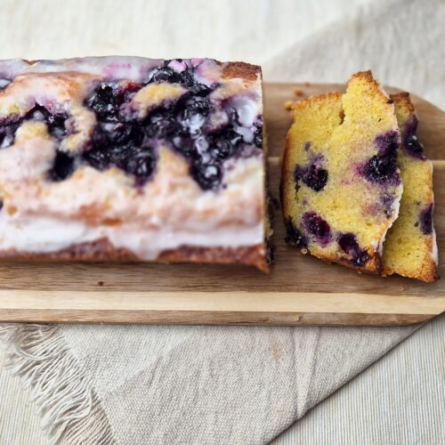 blauwe bessencake met citroen en amandel