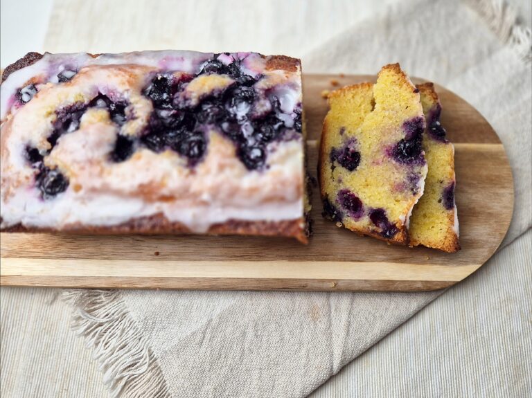 blauwe bessencake met citroen en amandel