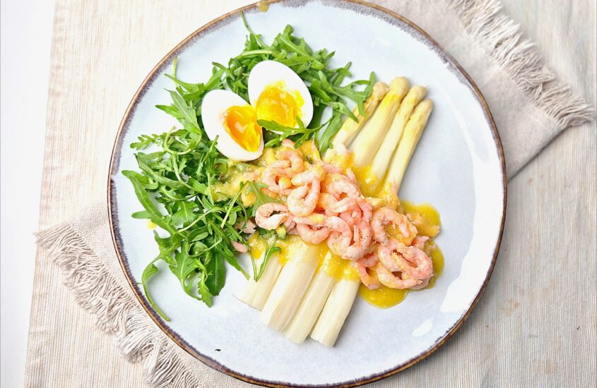 Witte asperges met Noorse garnalen