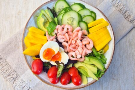 Salade met Noorse garnalen en mango