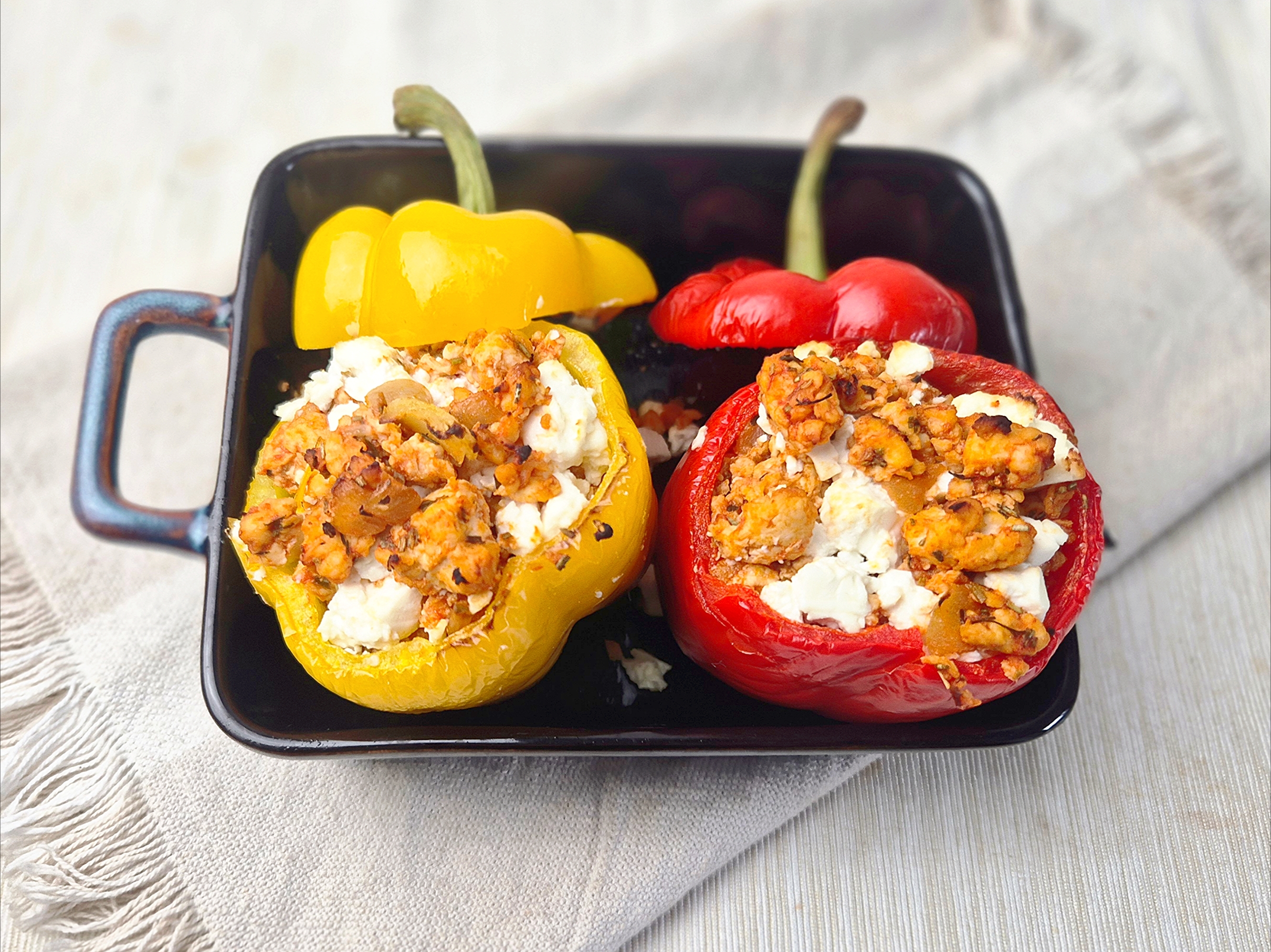 Gevulde paprika met kipgehakt en feta
