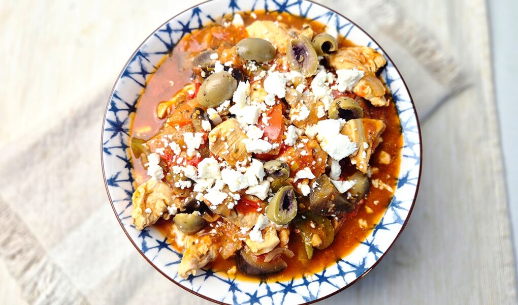 Griekse groenteschotel met kip en feta