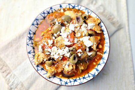 Griekse groenteschotel met kip en feta