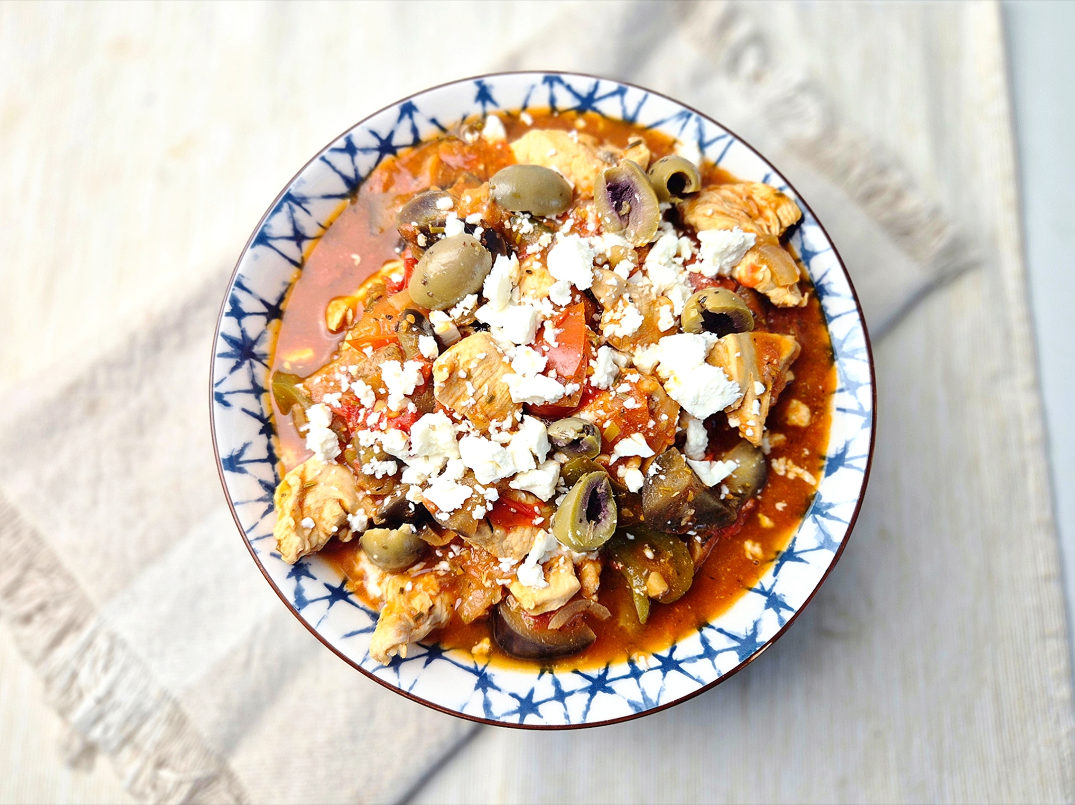 Griekse groenteschotel met kip en feta