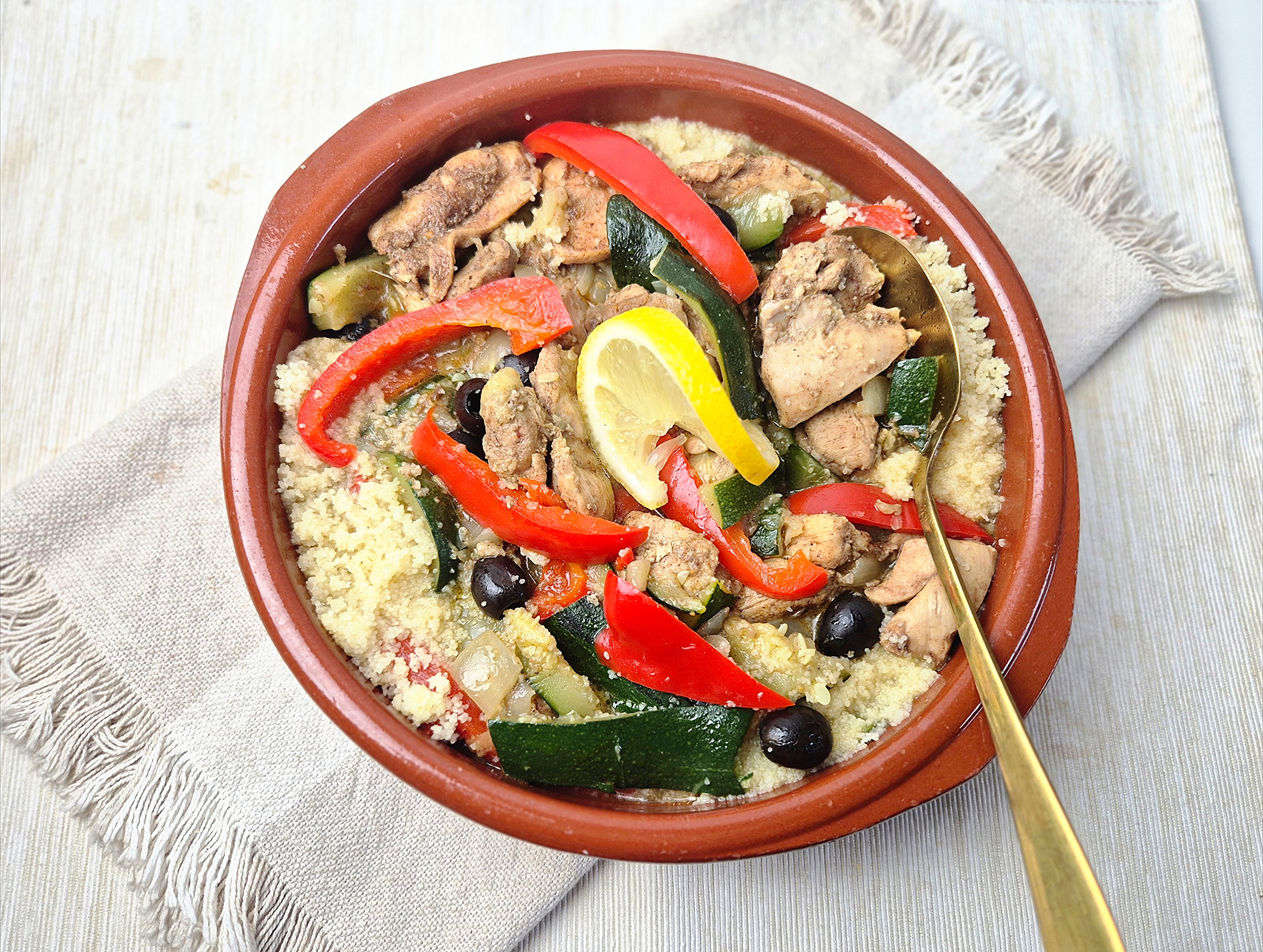 Marokkaanse kip met dadels en couscous