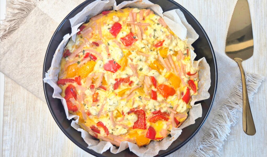Koolhydraatarme quiche met kip en paprika
