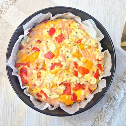 Koolhydraatarme quiche met kip en paprika
