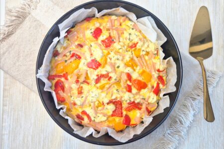 Koolhydraatarme quiche met kip en paprika