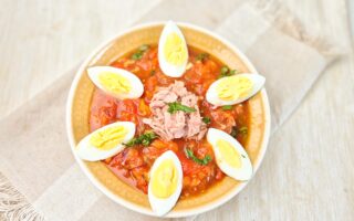 Tunesische Mechouia met tonijn