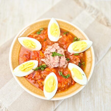 Tunesische Mechouia met tonijn
