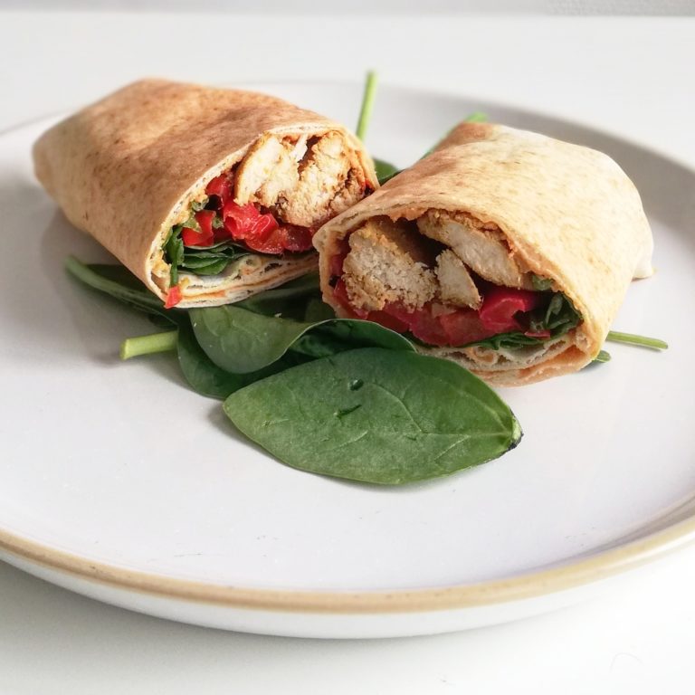 Libanese wrap met hummus, kip en groente Priya Loves Food & Travel